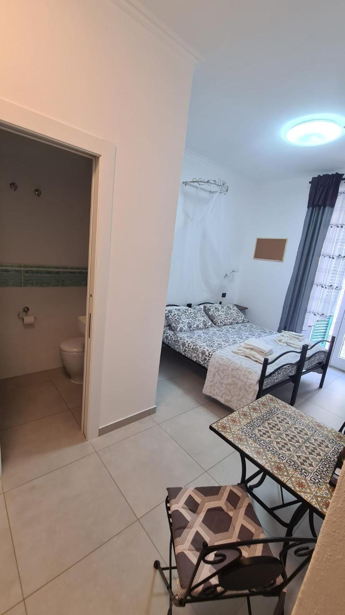 Amici Holidey Camera Stazione Hotell La Spezia Eksteriør bilde
