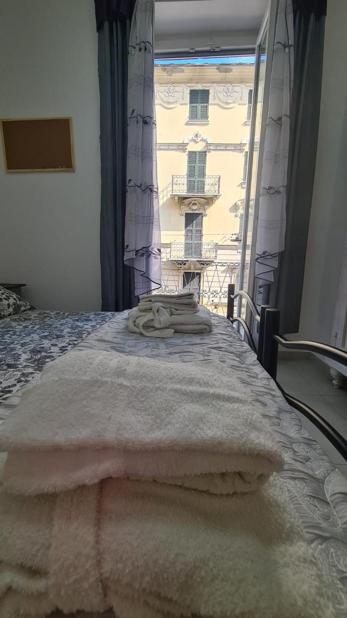Amici Holidey Camera Stazione Hotell La Spezia Eksteriør bilde